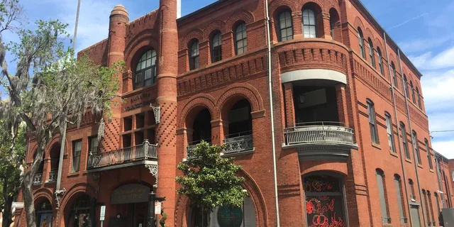Savannah Walking Tour of Highlights and Hidden Gems 2 hr - Image 6