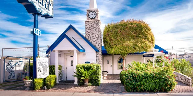 Las Vegas Wedding at Graceland Chapel - Image 1