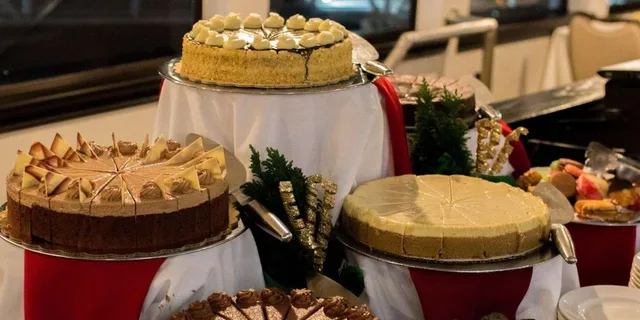 San Diego Christmas Day Buffet Cruise - Image 3