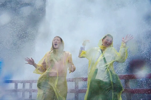 Niagara Falls Maid of the Mist and Cave of the Winds Tour - Image 5