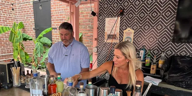 Charleston Cocktail Making Class - Image 1