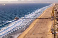 Los Angeles Helicopter Tour: Surf & Turf City thumbnail 1