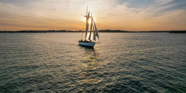 Portland Sunset Windjammer Cruise - Image 4