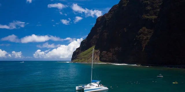 Kauai Napali Coast Sail and Snorkel Tour - Image 4