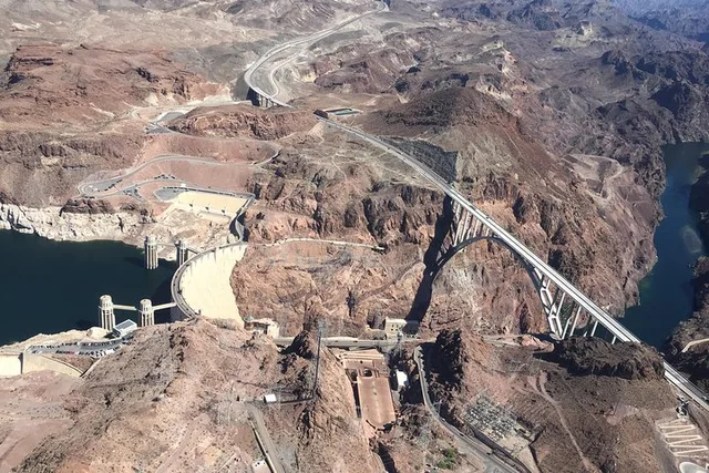 Las Vegas Helicopter Tour with Sunset Valley of Fire Landing - Image 3