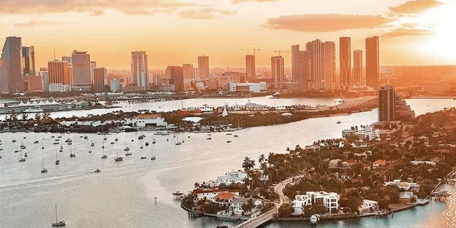 Miami Private Airplane Tour with Champagne 50 min - Image 2