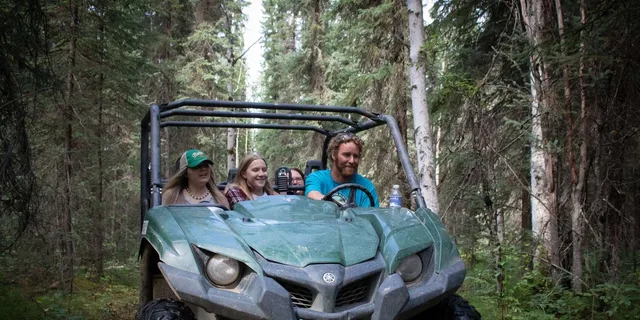 Fairbanks Mushing Cart Ride and Kennel Tour - Image 4