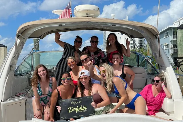 Miami Yacht Tour with Captain & Drinks - Image 2