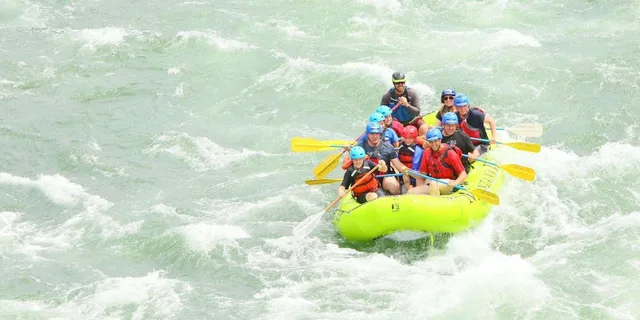 Gardiner Yellowstone River Rafting Adventure 5 hr - Image 4