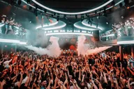 Las Vegas Club Crawl with Party Bus thumbnail 1