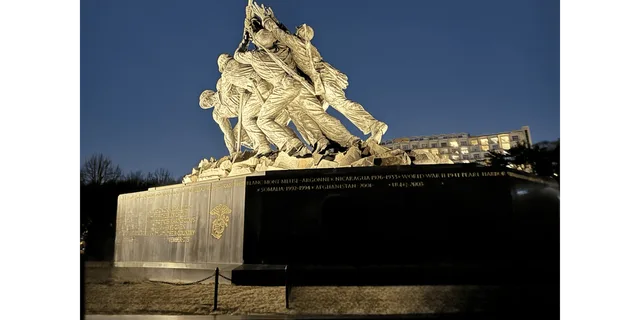 Washington DC Night Tour - Image 2