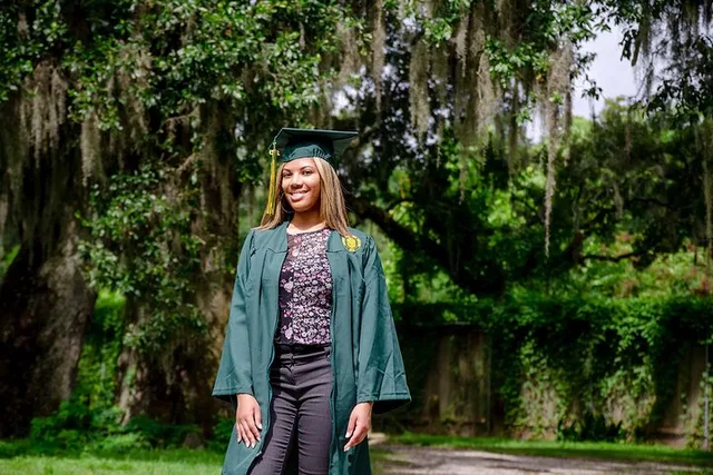 New Orleans Photoshoot in Audubon Park 1 hr - Image 4