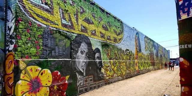 Los Angeles Graffiti Bike Tour - Image 4