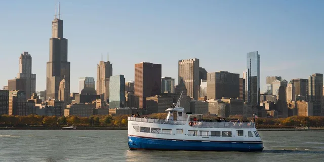 Chicago Lake Michigan Skyline Cruise - Image 6