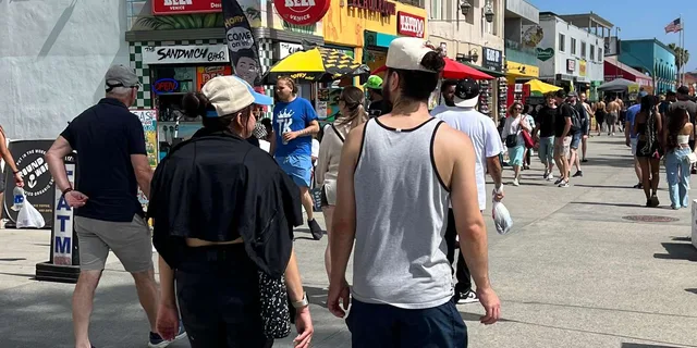 Venice Beach Walking Food Tour - Image 3