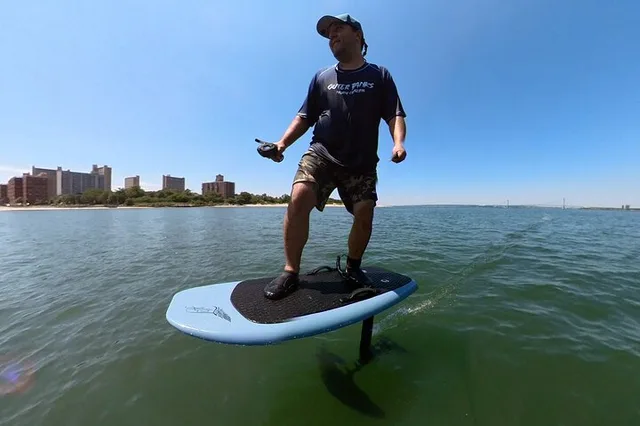 New York E-Foil Surfing Experience 90 Min - Image 3
