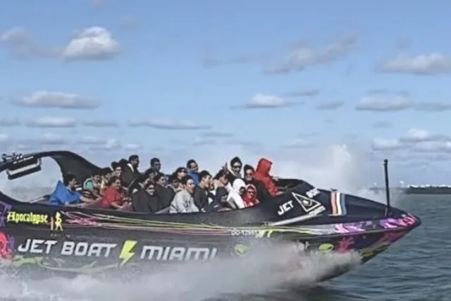 Miami Speed Boat Tour and Hard Rock Meal - Image 5