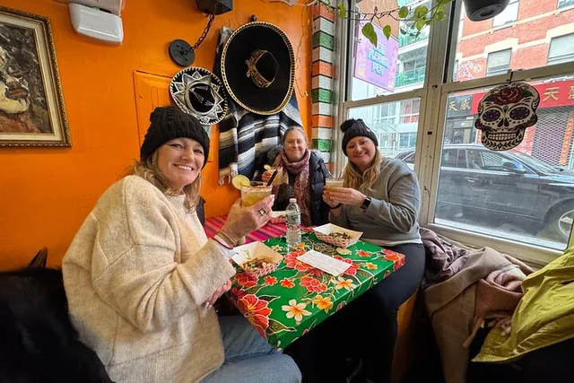 New York Food Tour of Bagels, Dumplings, Pizza & Tacos - Image 3