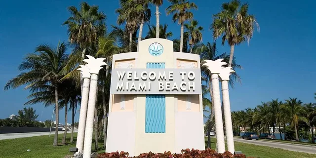 Miami Double-Decker Bus Tea Tour - Image 5