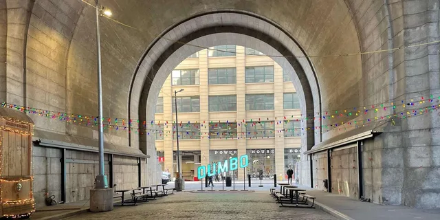 Brooklyn DUMBO Food and Culture Tour 2 hr - Image 5