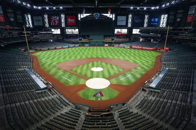 Phoenix Baseball Game at Chase Field - Image 6