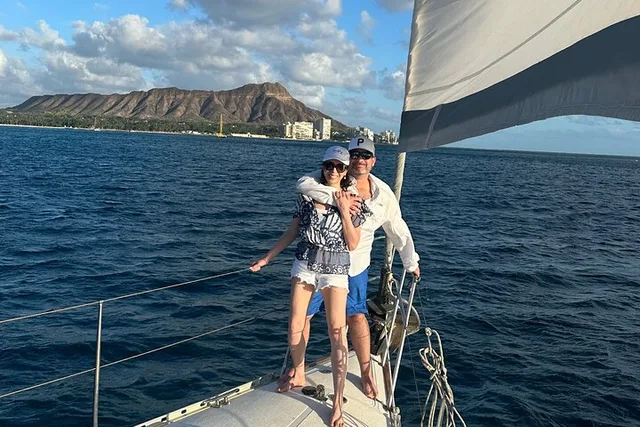 Waikiki Day Tour and Sunset Sail for Couples - Image 5
