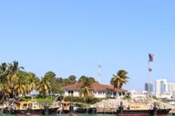 Miami Bus Tour and Celebrity Homes Cruise thumbnail 3