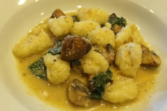 Cleveland Little Italy Food Tour - Image 6