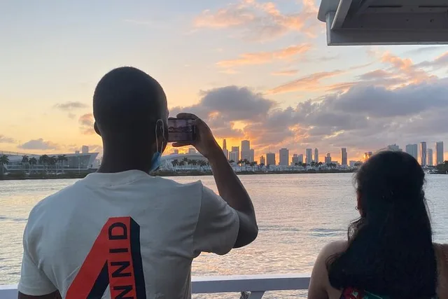 Miami Skyline Sunset Cruise Biscayne Bay 75 min - Image 1