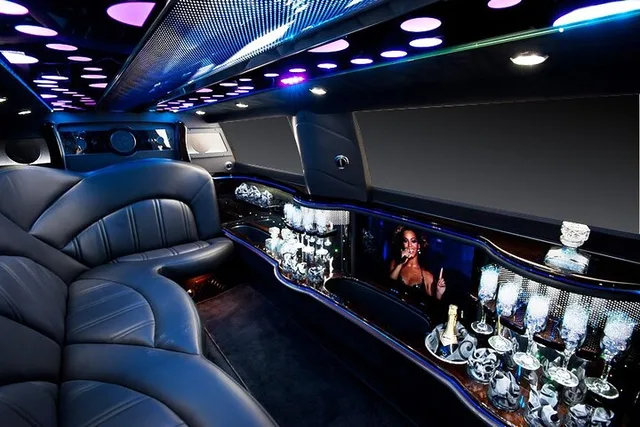 Dallas Southfork Ranch Limousine Tour - Image 1
