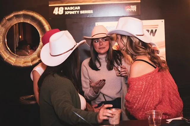 Nashville Cowboy Experience on Broadway - Image 6