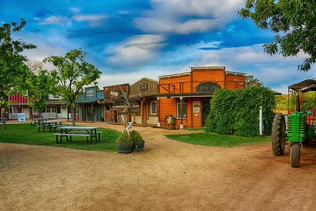 Cottonwood Chuck Wagon Dinner and Show - Image 2