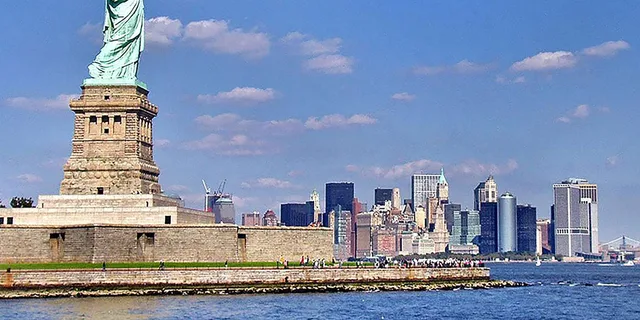 New York City Financial District, 9/11 Memorial & Liberty Tour - Image 2