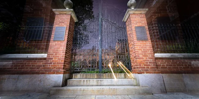 Philadelphia Ghosts and Booze Haunted Pub Crawl 2 hr - Image 6