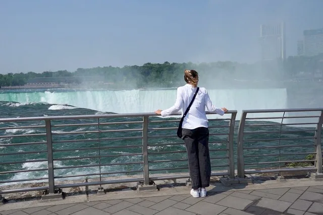 Niagara Falls Maid of the Mist and Cave of the Winds Tour - Image 3