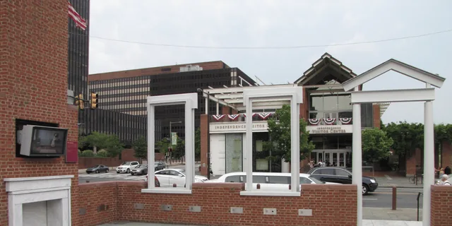 Philadelphia Revolutionary Founders Walking Tour 2 hr - Image 3