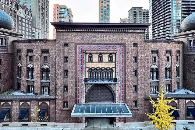 Chicago River North Walking Tour - Image 2