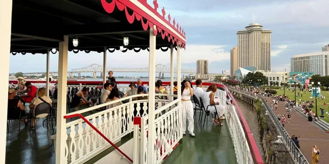 New Orleans Jazz Cruise on the Mississippi River - Image 6