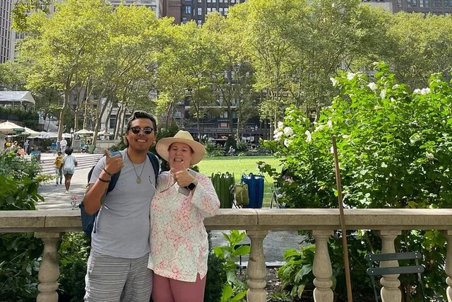 New York City Flea Market Tour with Local Guide - Image 5