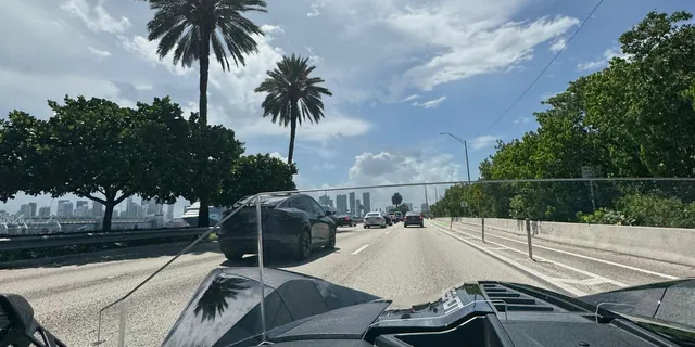 Miami Polaris Slingshot Rental 1 hr - Image 2