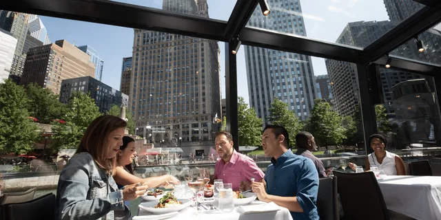 Chicago River Brunch Cruise - Image 2