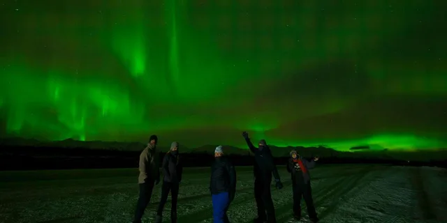 Fairbanks Northern Lights Aurora Tour with Photography - Image 4