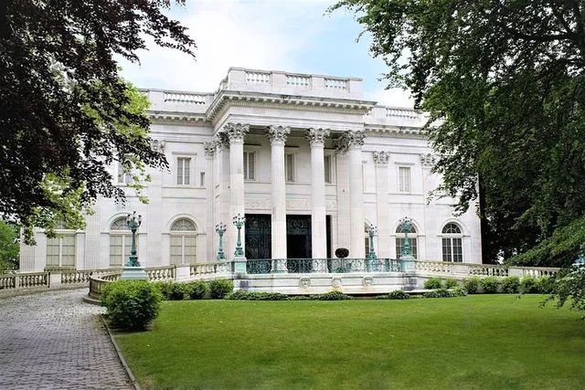 Newport Trolley Tour with Breakers & Marble House - Image 4
