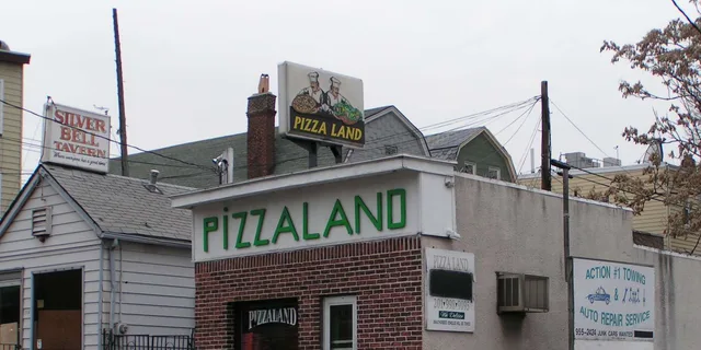 New York City Sopranos Filming Locations Bus Tour 4 hr - Image 3