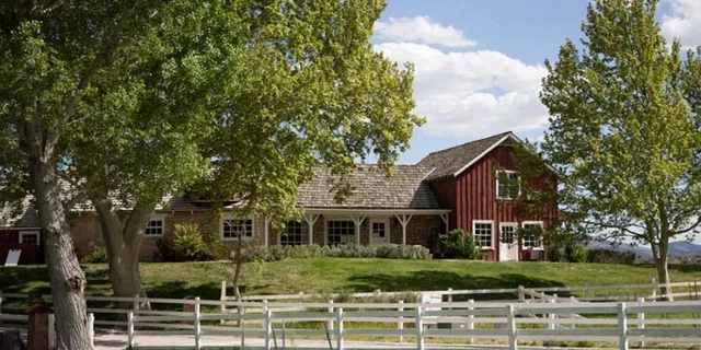 Las Vegas Spring Mountain Ranch Hike and House Visit - Image 3