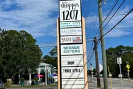 Tybee Island Shopping Tour with Wine thumbnail 4