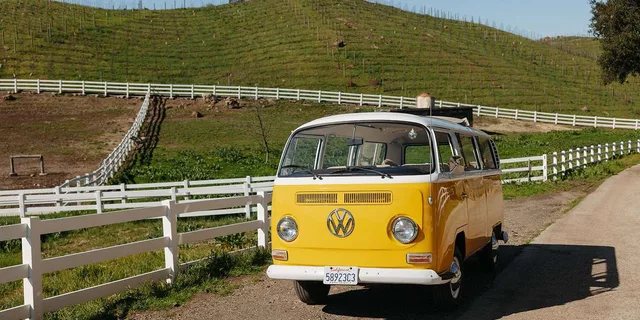 Malibu Vintage VW Bus Vineyard Tour - Image 5