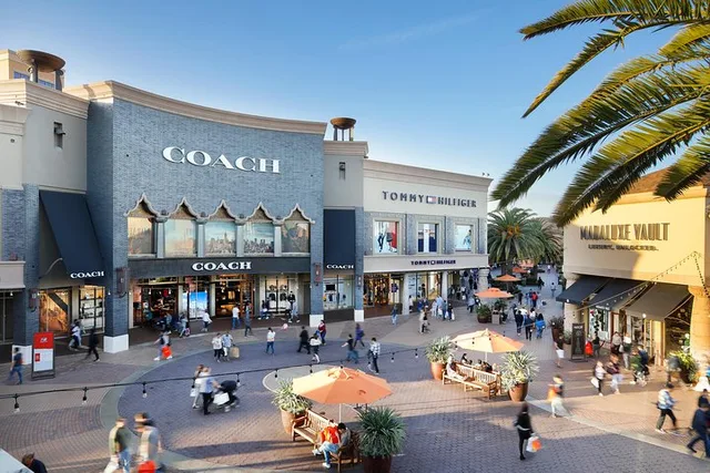Los Angeles Citadel Outlets Transfer with VIP Lounge - Image 3
