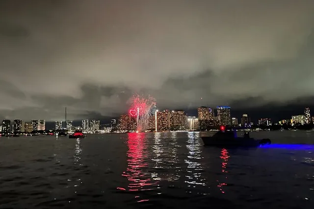Waikiki Fireworks Cruise - Image 2