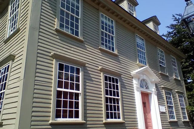Newport City Tour - Image 6